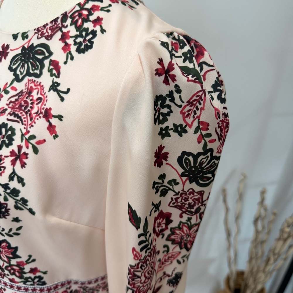 Gal Meets Glam Cream Long-Sleeve Floral printed Dress - Picture 5 of 9